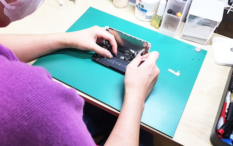 アイサポ浅草店 作業風景