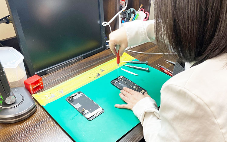 アイサポ千歳船橋店 作業風景