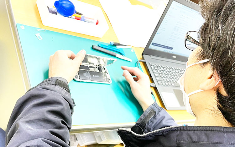 アイサポ越前店 作業風景