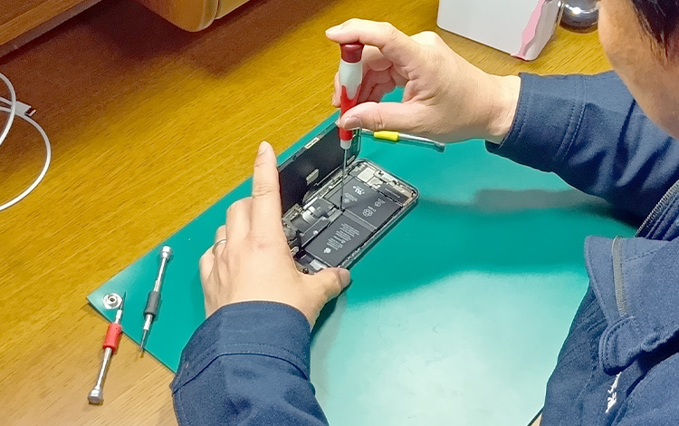 アイサポ江津店 作業風景