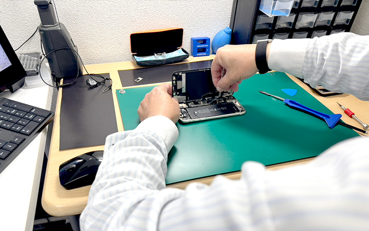 アイサポ博多吉塚店 作業風景