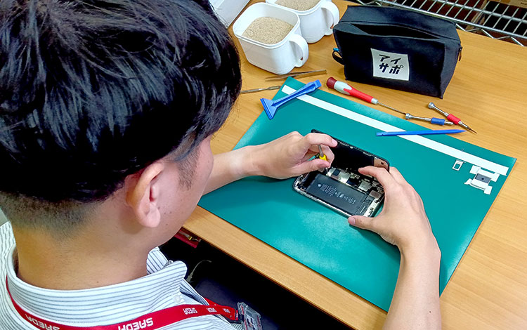 アイサポ広島本通店 作業風景