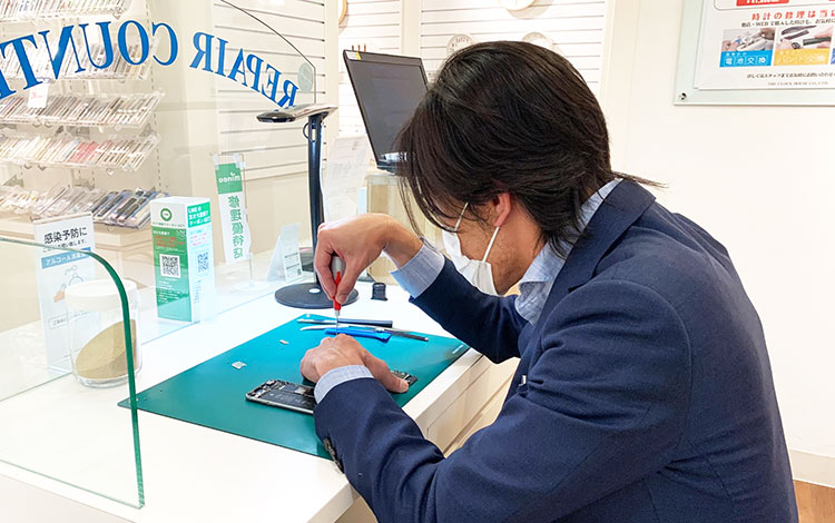 アイサポ本厚木ミロード店 作業風景