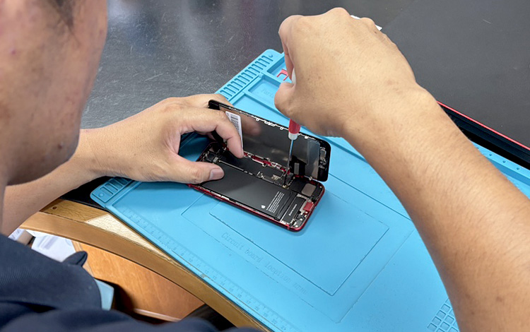 アイサポ城陽店 作業風景