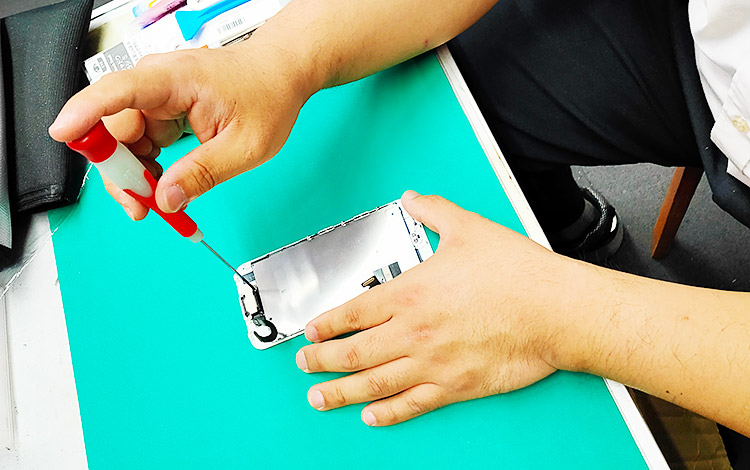 アイサポ久留米東合川バイパス店 作業風景