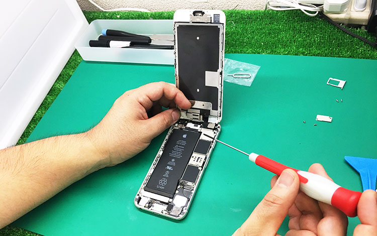 アイサポ京都駅前店 作業風景