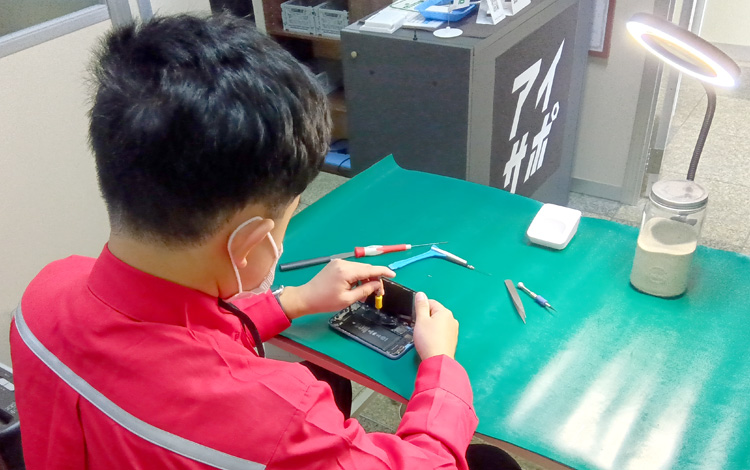 アイサポ牧之原店 作業風景