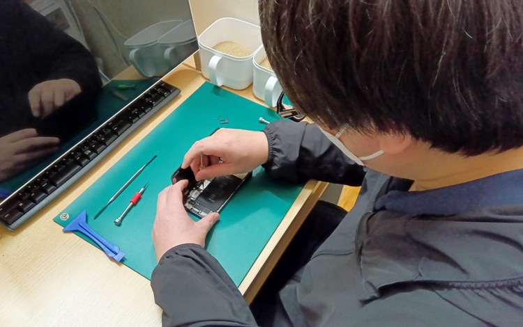 アイサポ名古屋浪打町店 作業風景