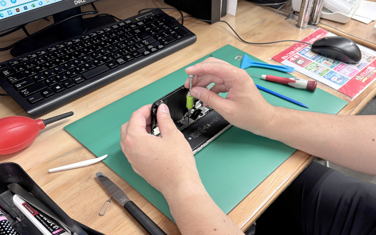 アイサポ日本橋店 作業風景