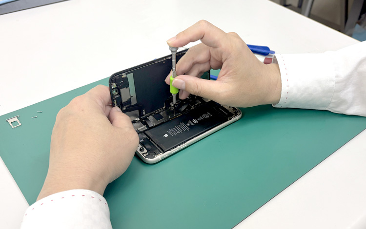 アイサポ大泉学園店 作業風景