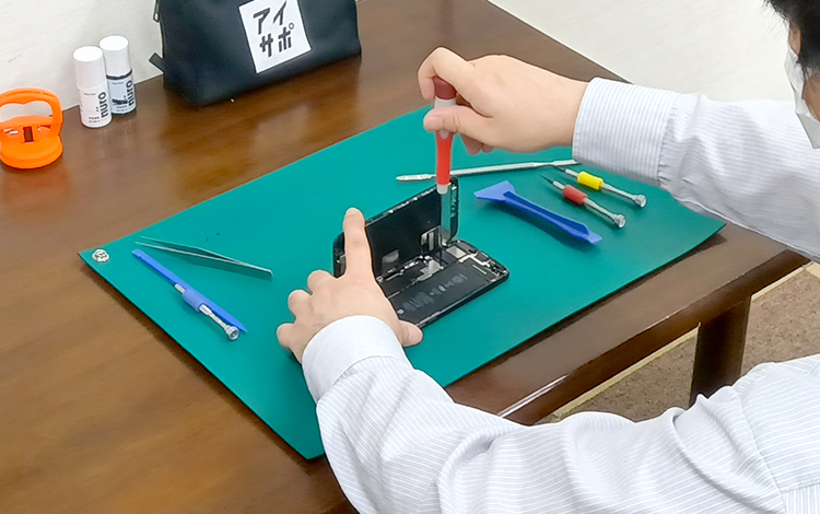 アイサポフィールNews岡崎店 作業風景