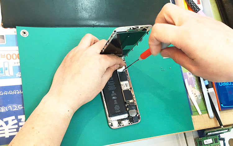 アイサポ巣鴨店 作業風景