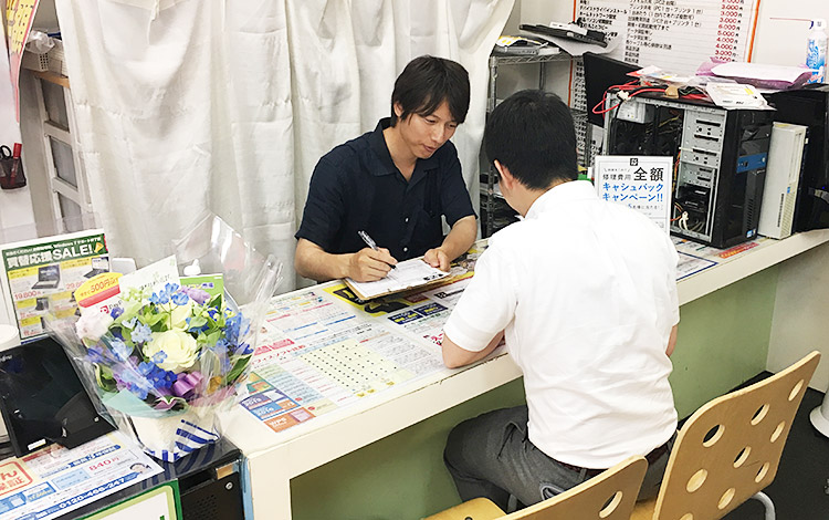 アイサポ天神今泉店 接客風景