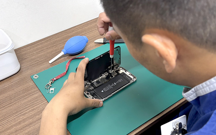 アイサポ八潮草加店 作業風景