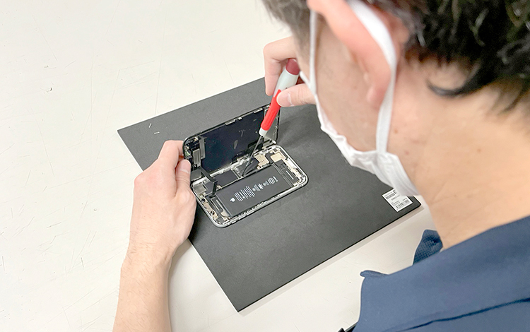 横須賀粟田店 作業風景